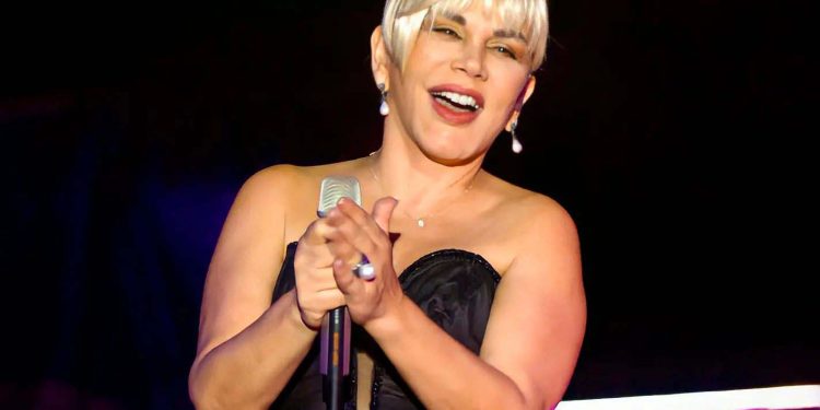 Yarım Asırlık Bir Dev : Sezen Aksu