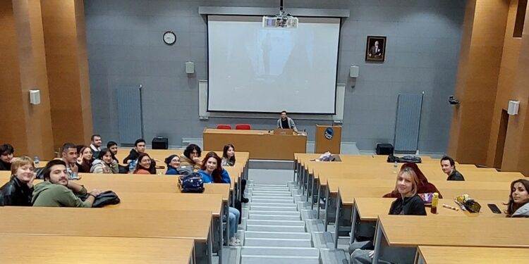 Yedinci Sanat Sinema Kulübü Sinemasever Öğrencileri Bir Araya Getiriyor