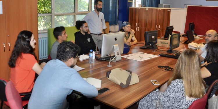 İletişim Fakültesi Haber Merkezi’nde İç Staj Toplantısı Yapıldı