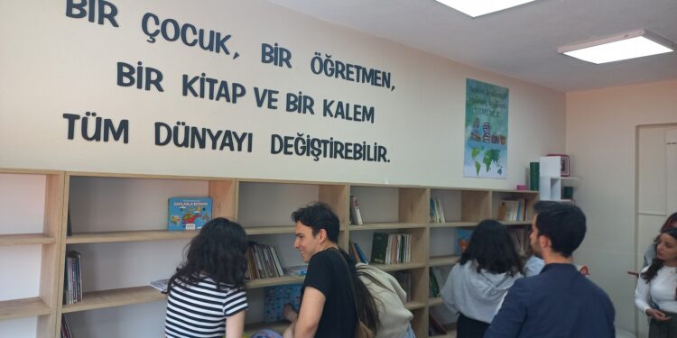 İÜ Girişimcilik Kulübü Minik Kalplere Dokundu