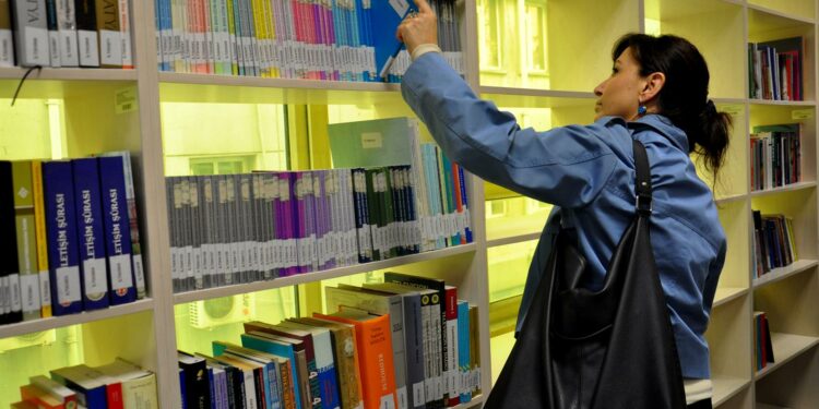 İletişim Fakültesi Kütüphanesi Temizlendi