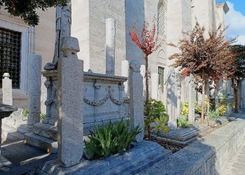 Süleymaniye’de Kırık Bir Gül: Fatıma Müşerref Hanım