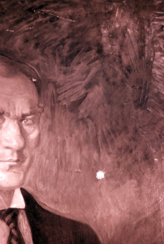 Feyhaman Duran’ın “Atatürk” tablosunda düzeltme yaptığı alan (Kızılötesi (IR) ışık ile inceleme)