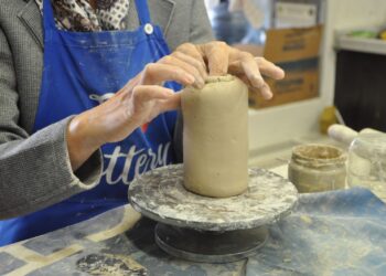 Öğrencilerin Sanatla Buluşma Noktası: İstanbul Üniversitesi Sanat Atölyesi