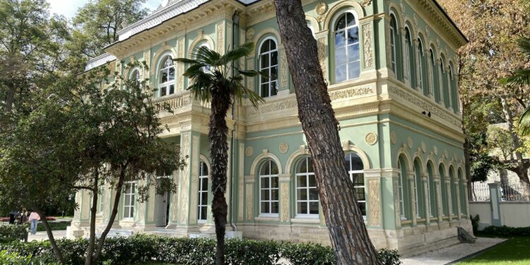 Geçmişten Günümüze Bir Bakış: Tophane Kasrı