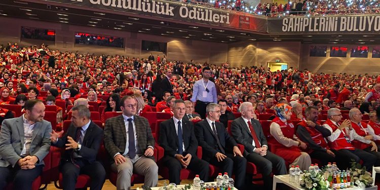 4. Kırmızı Yelek Uluslararası Gönüllülük Ödülleri Sahiplerini Buldu
