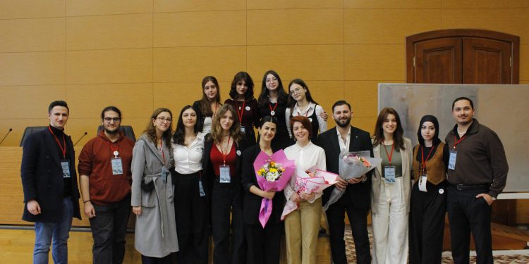 “Sesini Duyan Var” Panelinde Depremzede Çocuklara Destek Yöntemleri Konuşuldu