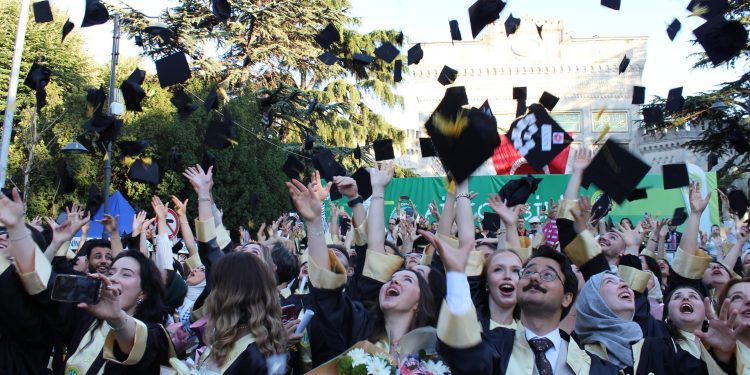 Geleceğin İletişimcileri Mezun Oldu