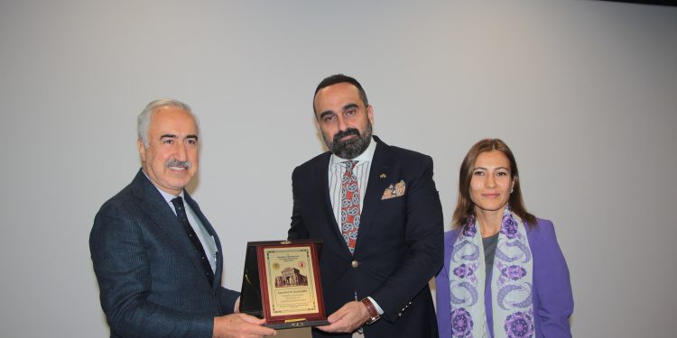 İstanbul Üniversitesi İletişim Fakültesi Dekanlık Devir Teslim Töreni Düzenlendi