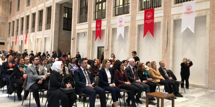 “Gençlik Kadının Yanında Şiddetin Karşısında”