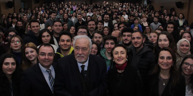 Prof. Dr. İlber Ortaylı Fakültemizde “İLETİŞİM PENCERESİNDEN 100 YIL” Seminerini Verdi