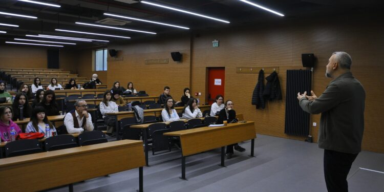 Öge Demirkan İletişim Fakültesi Öğrencileriyle Bir Araya Geldi