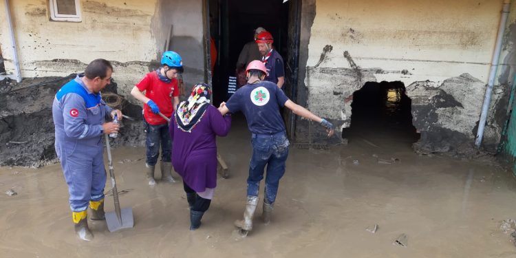 Gençlere ve Çocuklara Ulaşmanın Yolu: İzcilik