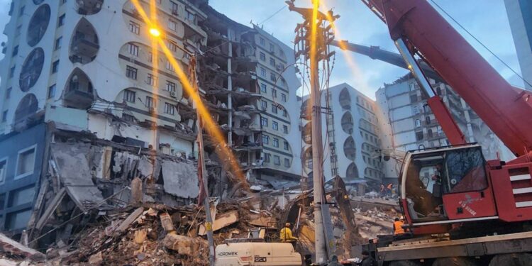 “Çocuklarını arayan insanları gördükten sonra kendini depremzede olarak tanımlayamıyorsun”