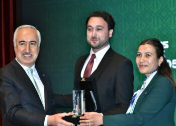 İletişim Fakültesi Mezununa Toplumsal Fayda Ödülü