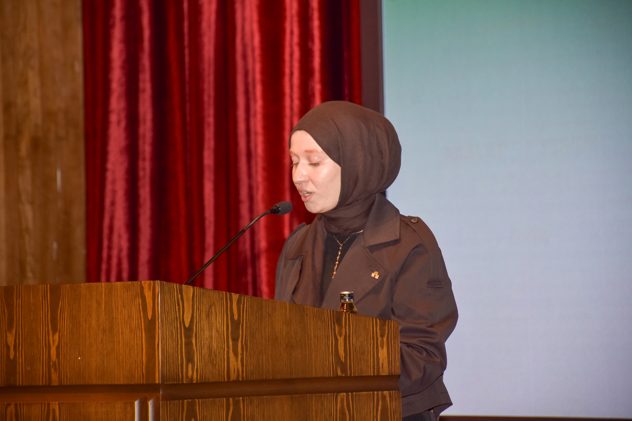 İlahiyat Fakültesi 2. sınıf öğrencisi Bedriye Eslem Atlı