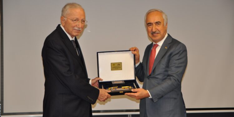 Ekmeleddin İhsanoğlu Darülfünun’un Tarihsel Rolünü Anlattı