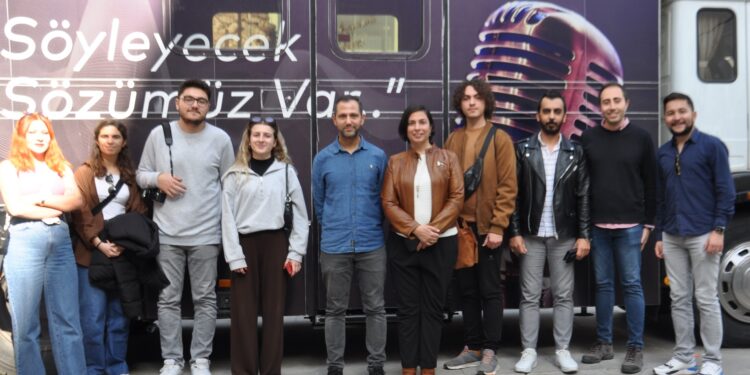 Dumlupınar Üniversitesi Radyo Dumlupınar Ekibi, İstanbul Üniversitesi İletişim Fakültesi’ni Ziyaret Etti