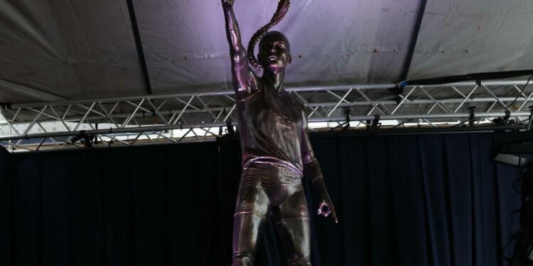 Eda Erdem Dündar’ın Heykeli 8 Mart Dünya Kadınlar Gününde Açıldı