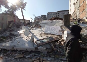 “Kullanılamayacak haldeki kıyafeti depremzedelere yollamak insanlık problemi”