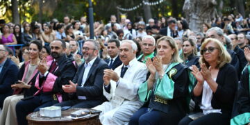 İstanbul Üniversitesi’nde Mezuniyet Coşkusu Edebiyat Fakültesi ile Başladı