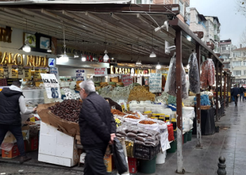 “Kendi İçinde Bir Getto: Fatih Kadınlar Pazarı”