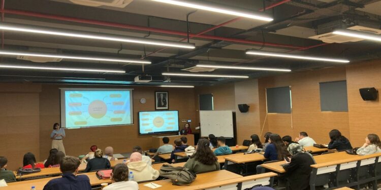Fakültemizde “CV Hazırlama  ve Mülakat Teknikleri” Konu Başlıklı Konferans Düzenlendi