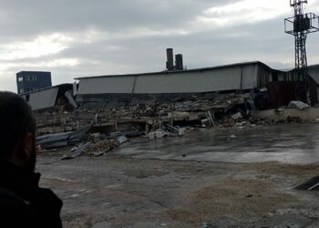 Kolonu Kesilen Binanın Dengesi Bozuluyor