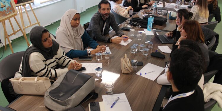 İletişim Eğitiminde Yapay Zekâ Odaklı Yeni Müfredatlar Tartışıldı