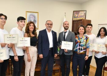 Mezuniyet Programında Müzik Dinletisi Sunan Öğretim Elemanları ve Öğrenciler İletişim Fakültesi’nde Ağırlandı