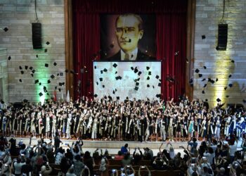 İletişim Fakültesi’nde Mezuniyet Coşkusu