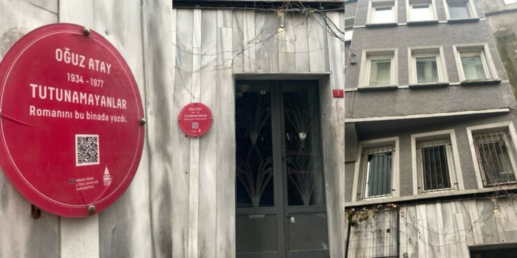 TÜRK EDEBİYATININ ZAMANSIZ KAHRAMANI: OĞUZ ATAY