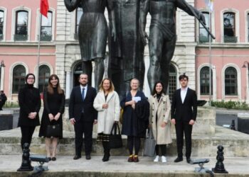 Prof. Dr. Güloğlu: “Eğitim Kutsal, Eğitime Destek de Kutsal”