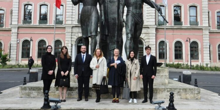 Prof. Dr. Güloğlu: “Eğitim Kutsal, Eğitime Destek de Kutsal”